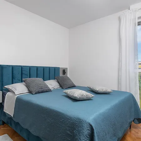 Brand New Bliss Lux Апартаменты *